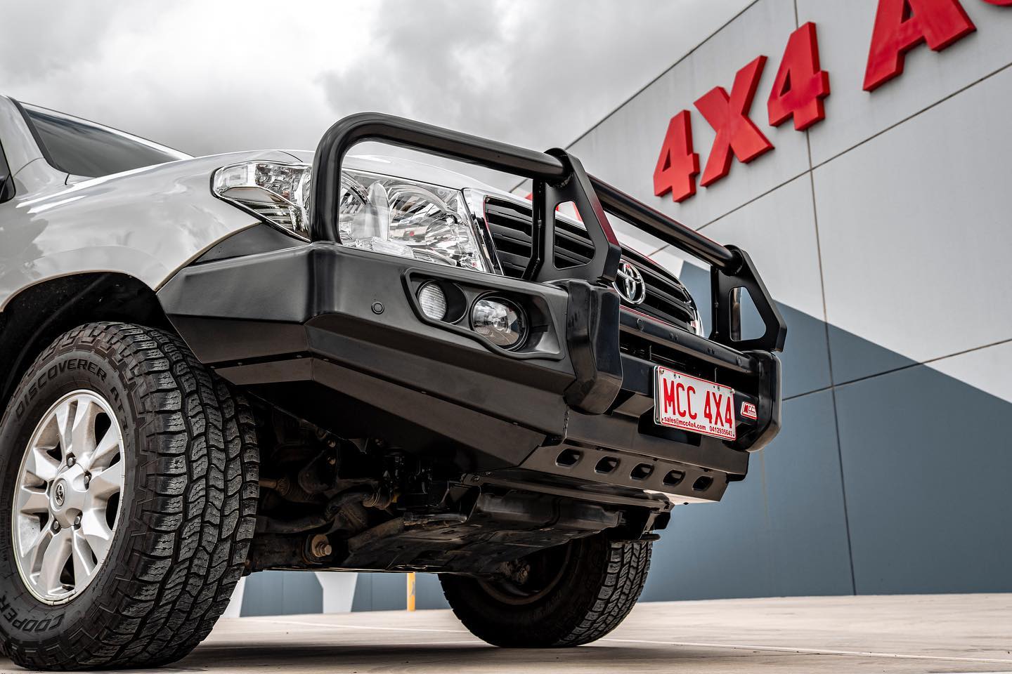 MCC Toyota Land Cruiser LC200 (2008-2015) Post Type Bullbar Bumper