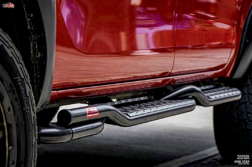 MCC Isuzu D-MAX Gen 7 (2022-Present) Twisted Style Side Steps - Double/Extended Cab
