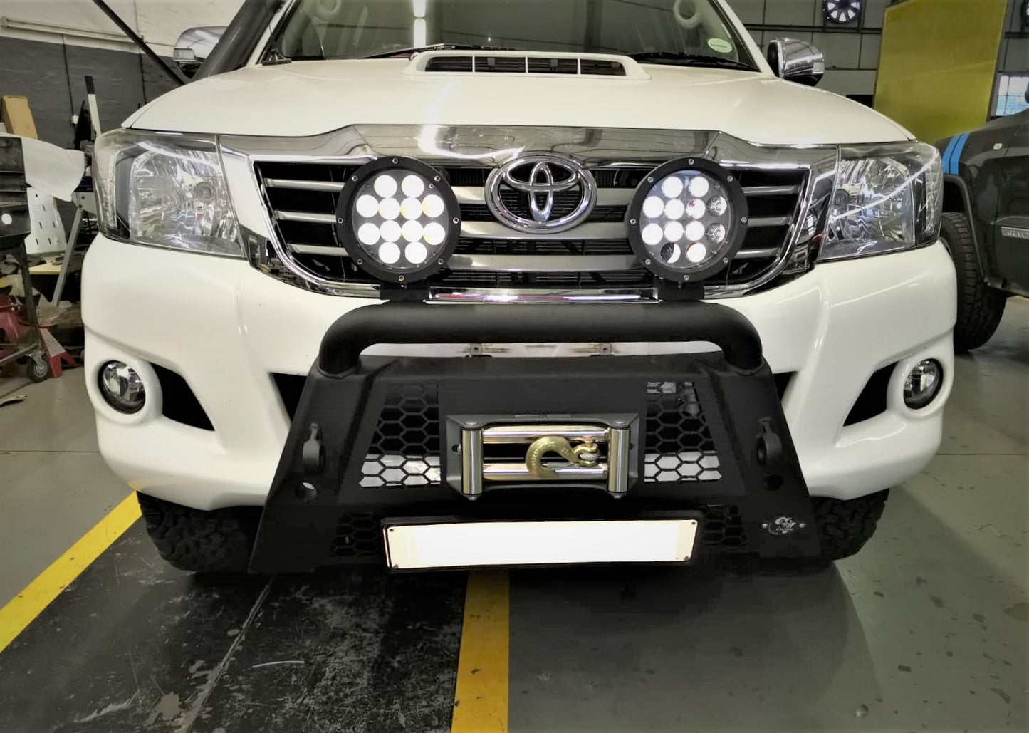 Wildog Toyota Hilux D4D (2011-2015) Bulldog Nudge Bar