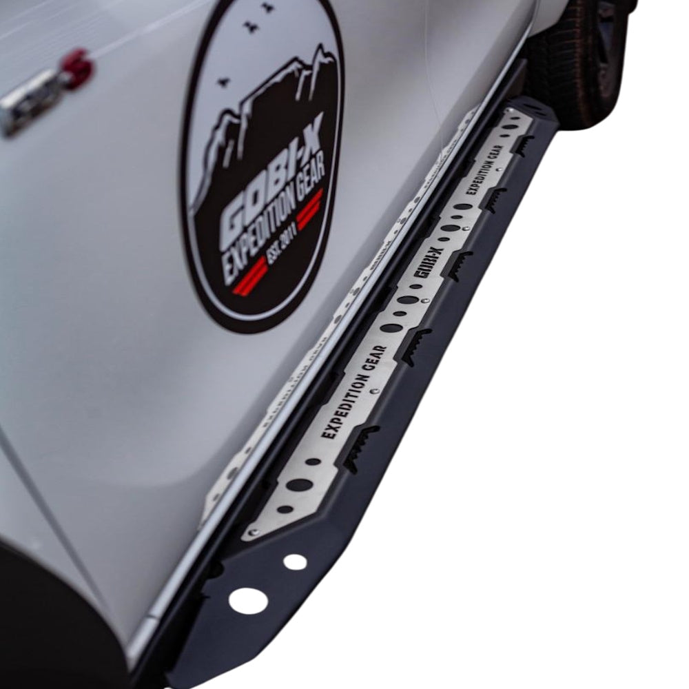 Gobi-X Toyota Hilux Revo/GD6 (2016–Present) Double Cab Premium Rocksliders - Black or Tan Top Plate