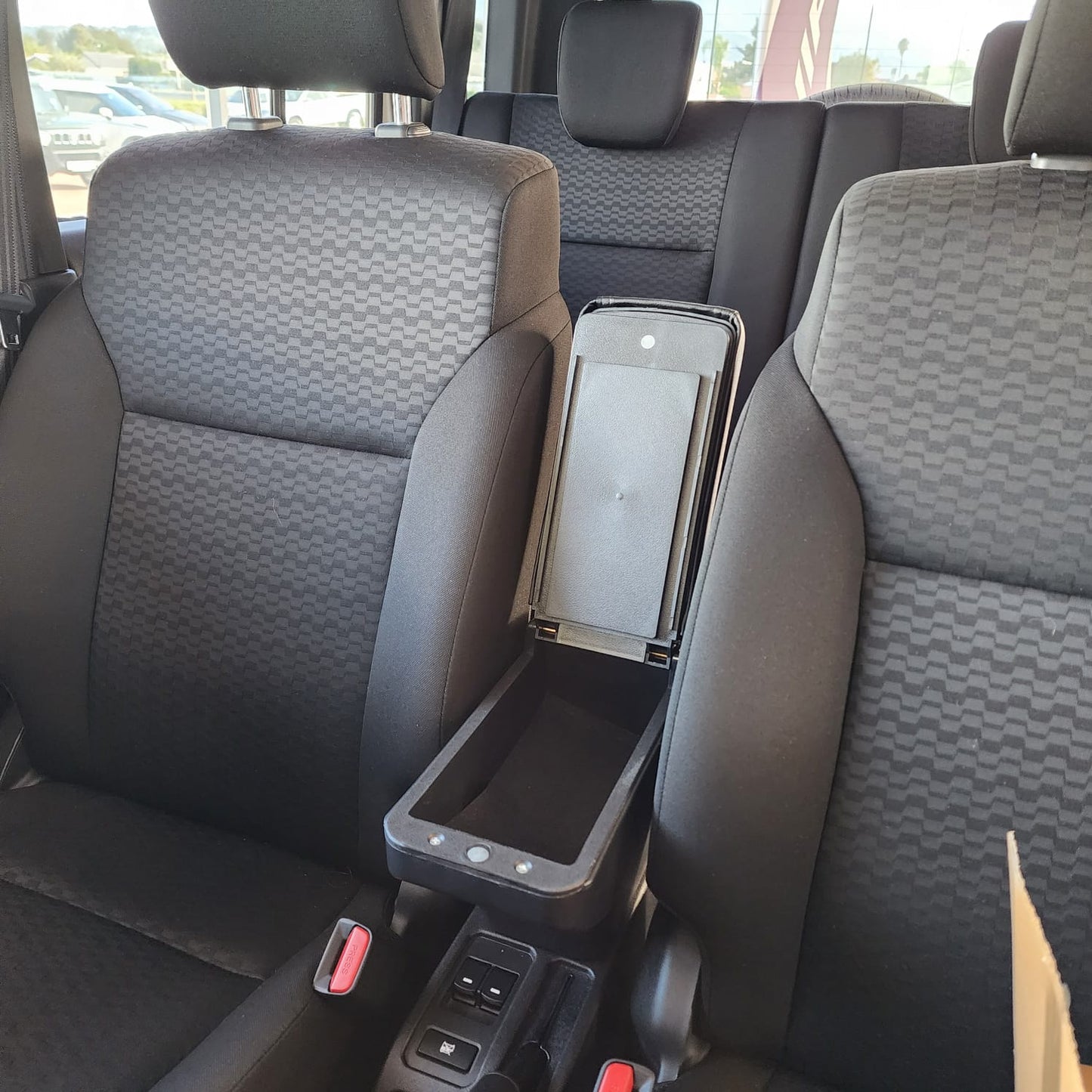 Suzuki Jimny 2018+ Gen 4 (5 Door Only) Armrest No USB