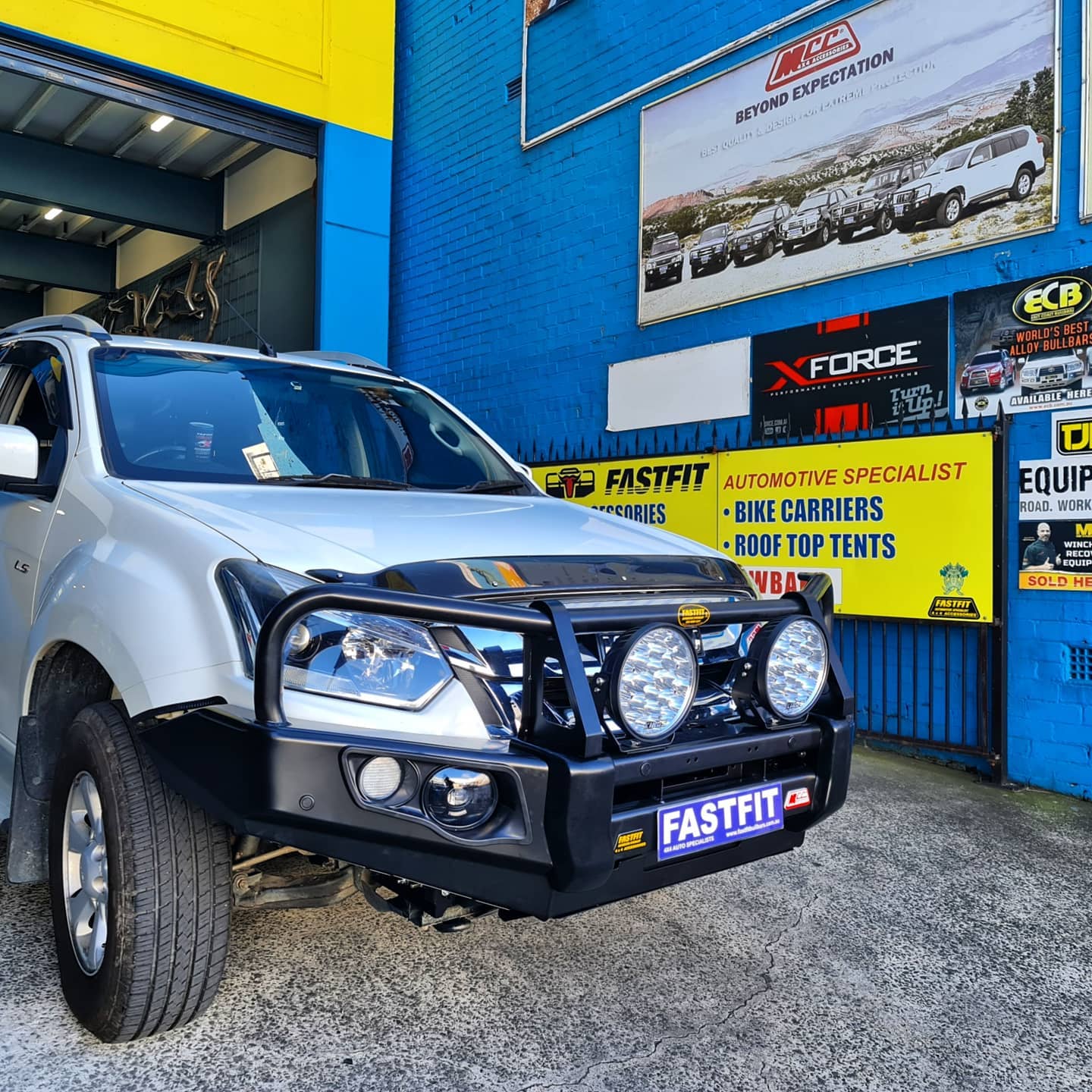MCC Isuzu RT85/D-MAX (2017-2022) Post Type Front Bullbar Bumper